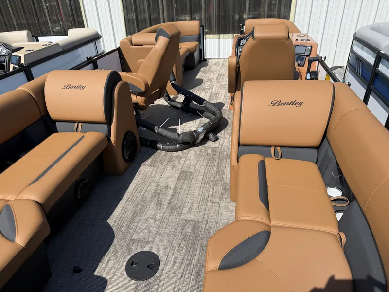 Slide: The Image of Bentley Pontoons Legacy 223 Navigator 2026 - 3