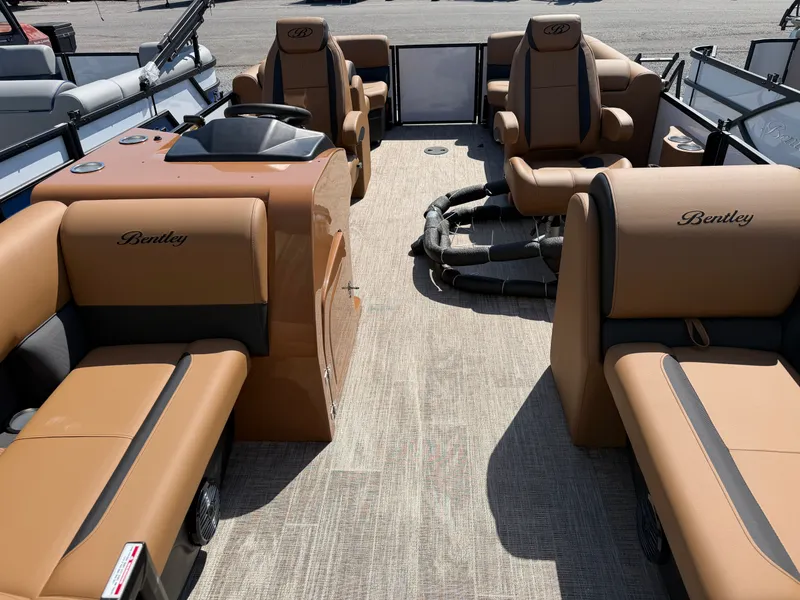 Slide: The Image of Bentley Pontoons Legacy 223 Navigator 2026 - 5