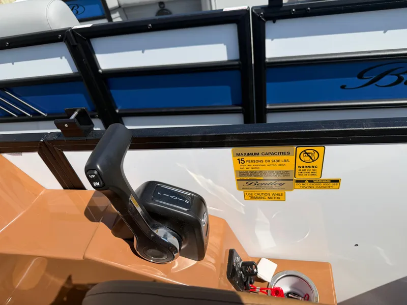 Slide: The Image of Bentley Pontoons Legacy 223 Navigator 2026 - 9