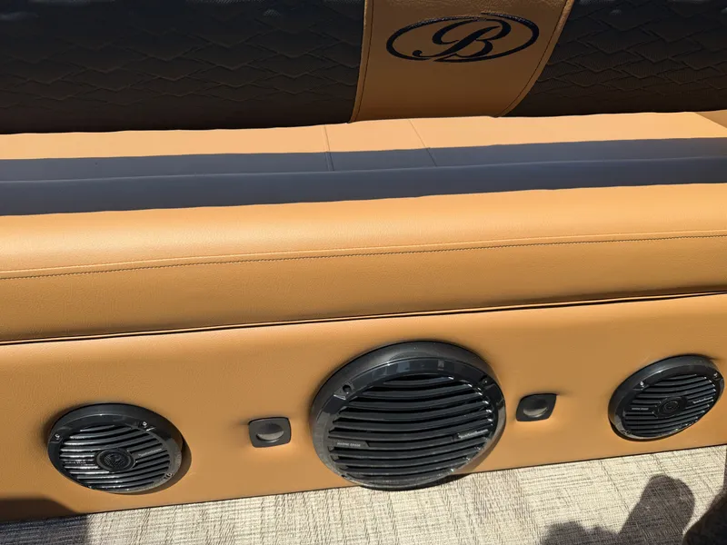 Slide: The Image of Bentley Pontoons Elite 223 DC Swingback 2026 - 17