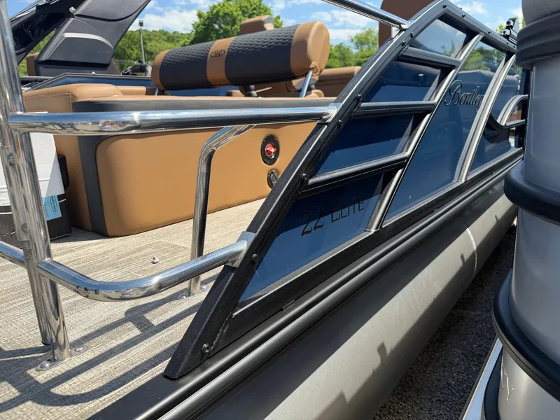 Slide: The Image of Bentley Pontoons Elite 223 DC Swingback 2026 - 21