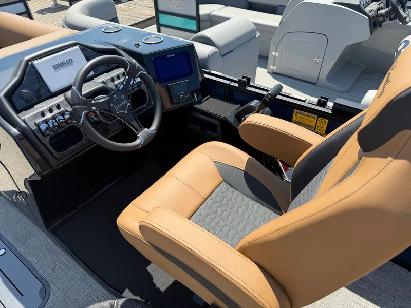 Slide: The Image of Bentley Pontoons Elite 223 DC Swingback 2026 - 4