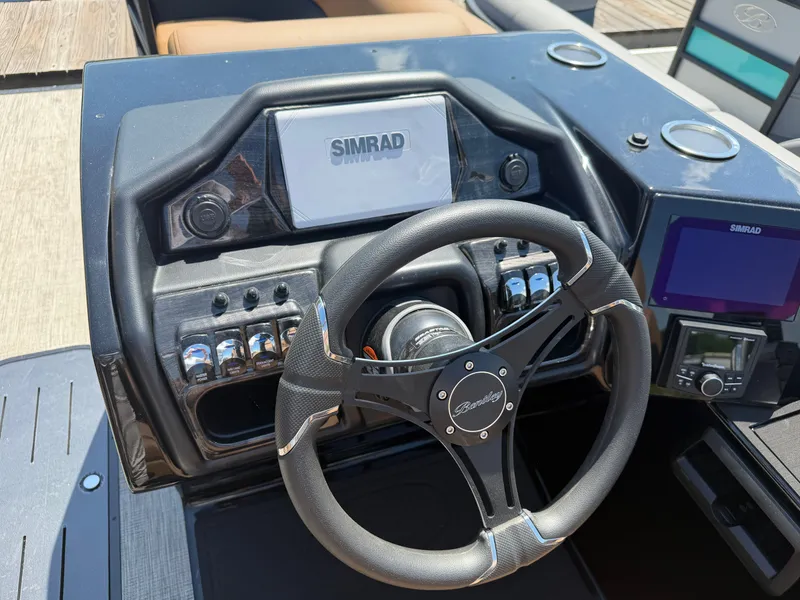 Slide: The Image of Bentley Pontoons Elite 223 DC Swingback 2026 - 5