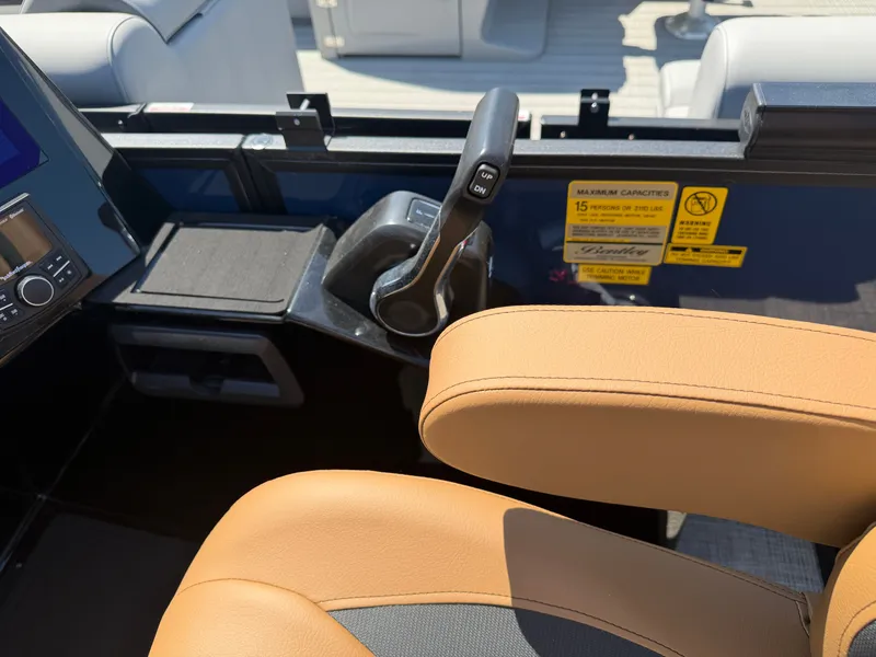 Slide: The Image of Bentley Pontoons Elite 223 DC Swingback 2026 - 6