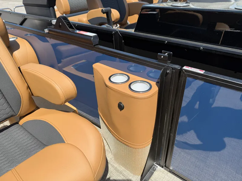 Slide: The Image of Bentley Pontoons Elite 223 DC Swingback 2026 - 9