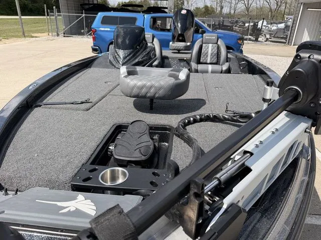 Slide: The Image of Caymas 201 Pro 2027 - 10