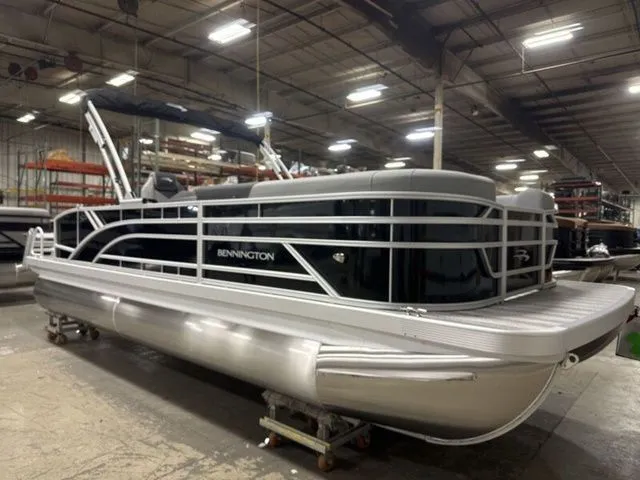 The Image of Bennington S Swingback 22 SSB Pontoon 2026 - 1