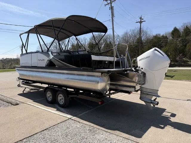 Slide: The Image of Avalon LSZ Versatile Rear Bench 23 FT 2026 - 15