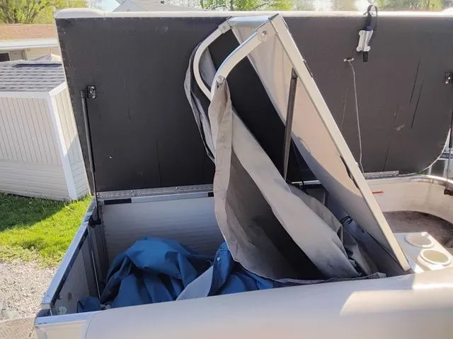 Slide: The Image of Sun Tracker Party Barge 22 DLX 2005 - 12