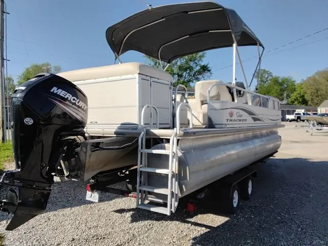 Slide: The Image of Sun Tracker Party Barge 22 DLX 2005 - 3