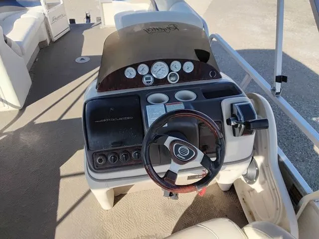 Slide: The Image of Sun Tracker Party Barge 22 DLX 2005 - 7