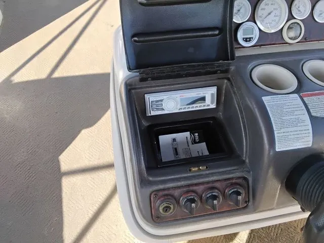 Slide: The Image of Sun Tracker Party Barge 22 DLX 2005 - 9