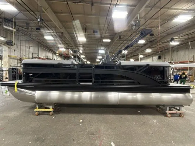 Slide: The Image of Bennington S Quad Bench 22 SSR Tritoon 2026 - 5