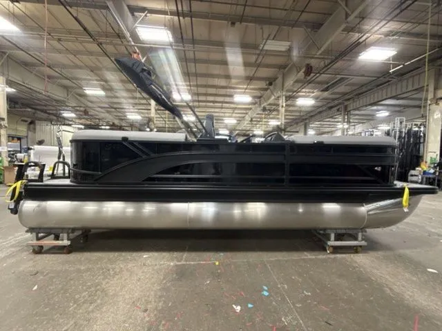 Slide: The Image of Bennington S Quad Bench 22 SSR Tritoon 2026 - 9