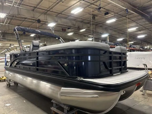 Slide: The Image of Bennington S Quad Bench 22 SSR Tritoon 2026 - 10