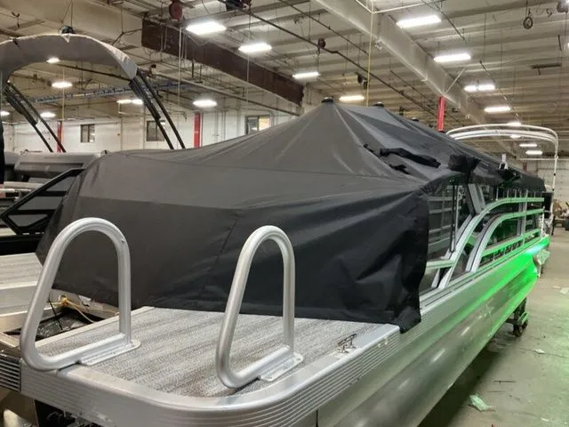 Slide: The Image of Bennington S Swingback 22 SSB Pontoon 2026 - 19