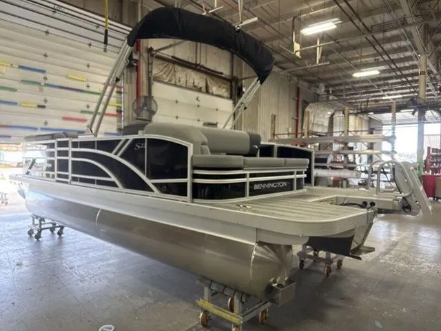 Slide: The Image of Bennington S Swingback 22 SSB Pontoon 2026 - 6