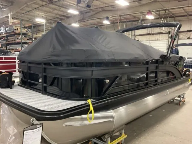 Slide: The Image of Bennington S Quad Bench 22 SSR Tritoon 2026 - 18