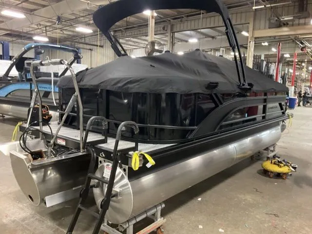 Slide: The Image of Bennington S Quad Bench 22 SSR Tritoon 2026 - 19