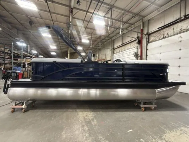 Slide: The Image of Bennington S Quad Bench 22 SSR Tritoon 2026 - 9