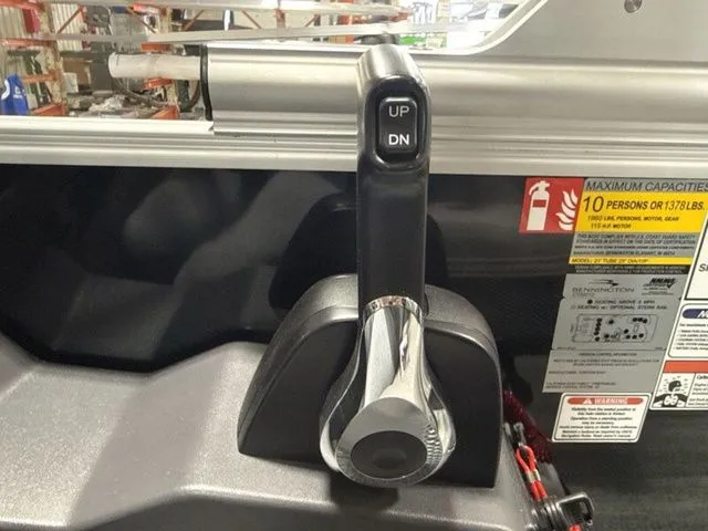 Slide: The Image of Bennington S Swingback 22 SSB Pontoon 2026 - 14