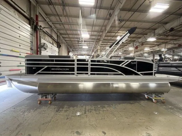 Slide: The Image of Bennington S Swingback 22 SSB Pontoon 2026 - 5