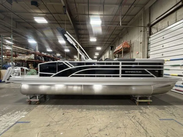 Slide: The Image of Bennington S Swingback 22 SSB Pontoon 2026 - 9