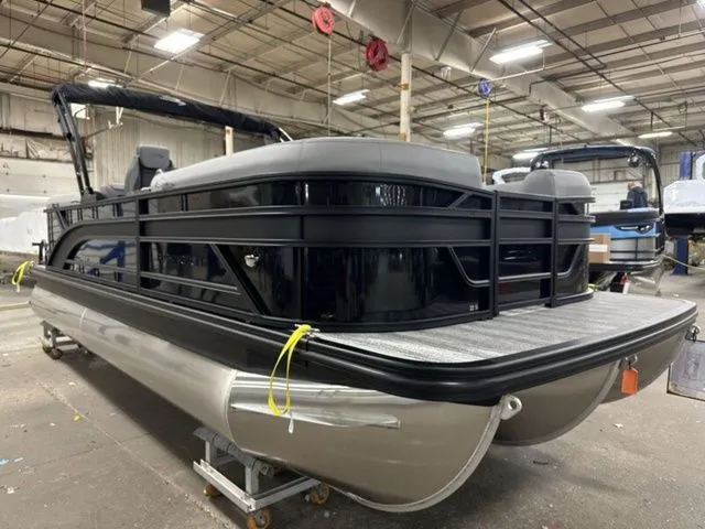 The Image of Bennington S Quad Bench 22 SSR Tritoon 2026 - 1