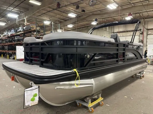 Slide: The Image of Bennington S Quad Bench 22 SSR Tritoon 2026 - 4