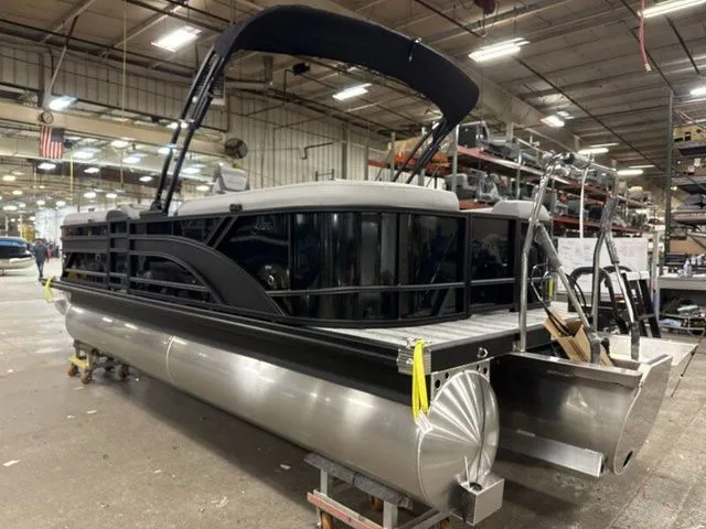 Slide: The Image of Bennington S Quad Bench 22 SSR Tritoon 2026 - 6