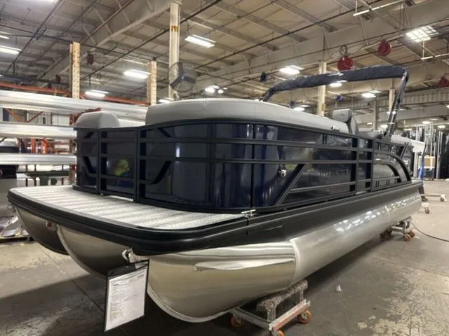 Slide: The Image of Bennington S Quad Bench 22 SSR Tritoon 2026 - 4