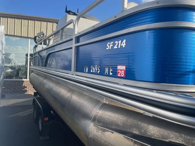 Slide: The Image of Lowe SF214 V 2021 - 3