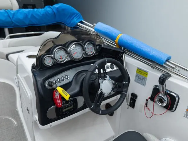 Slide: The Image of Starcraft 221 Deck Boat Sport/Fish 2018 - 10