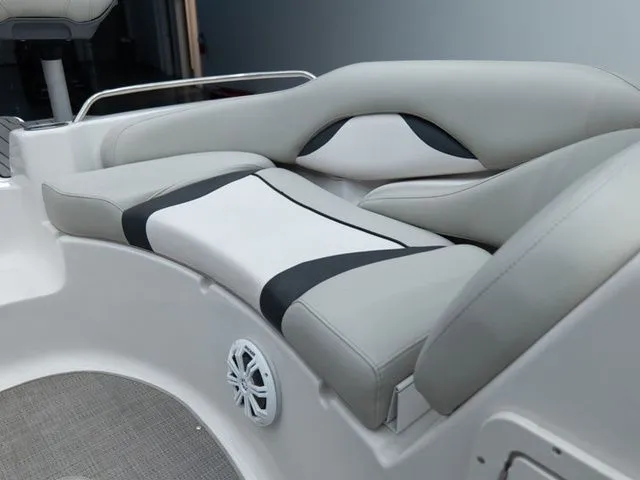 Slide: The Image of Starcraft 221 Deck Boat Sport/Fish 2018 - 15