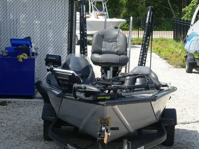 Slide: The Image of Tracker Pro Team 190 TX 2019 - 11