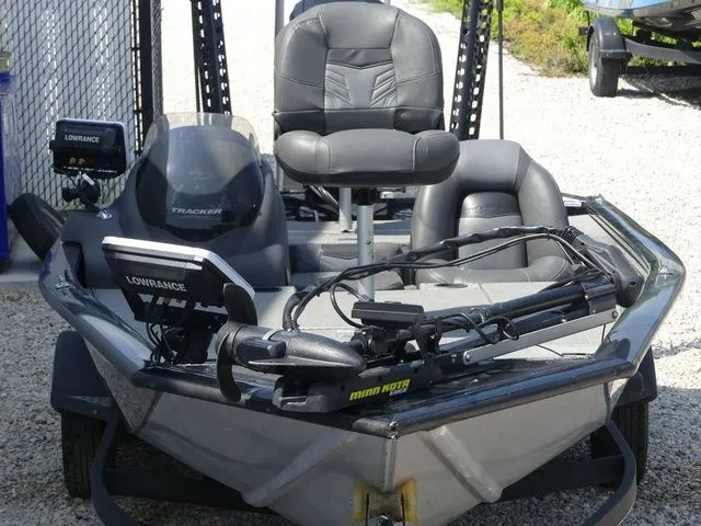 Slide: The Image of Tracker Pro Team 190 TX 2019 - 12