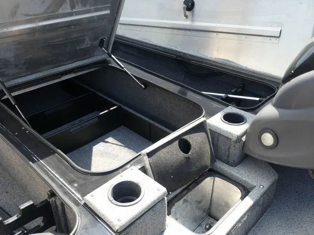 Slide: The Image of Tracker Pro Team 190 TX 2019 - 17