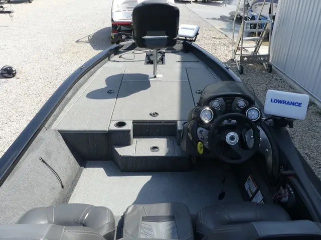 Slide: The Image of Tracker Pro Team 190 TX 2019 - 8