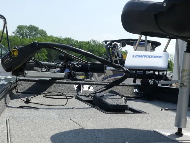 Slide: The Image of Tracker Pro Team 190 TX 2019 - 9