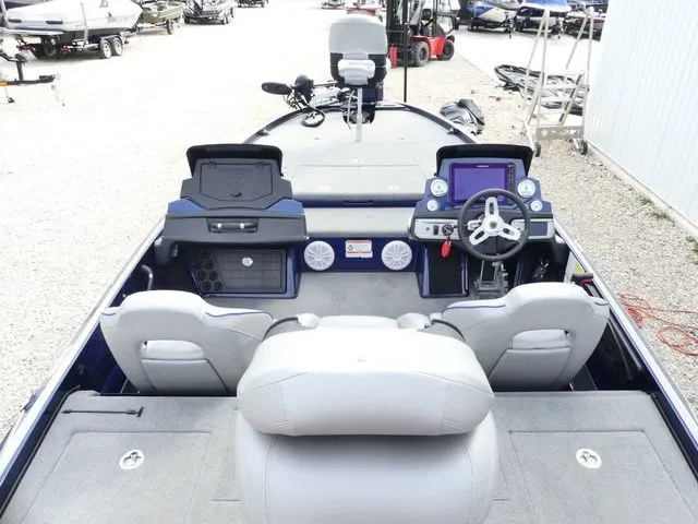 Slide: The Image of Tracker Nitro Z21 2021 - 10