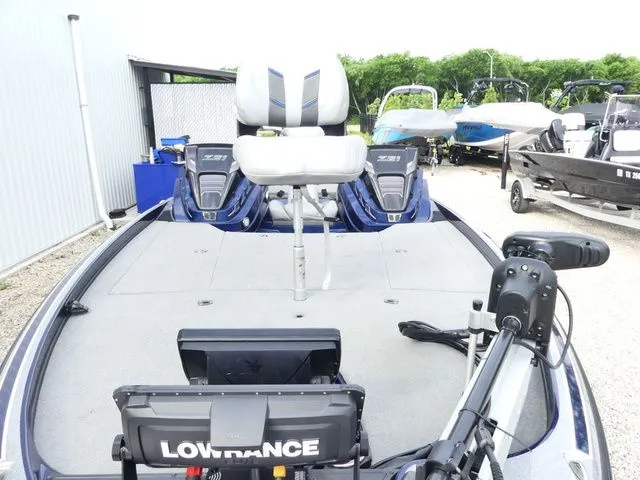 Slide: The Image of Tracker Nitro Z21 2021 - 16