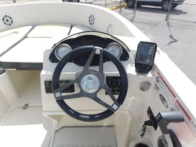 Slide: The Image of Stingray 172 SC 2022 - 6