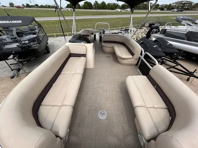 Slide: The Image of Sun Tracker Party Barge 22 DLX 2017 - 12