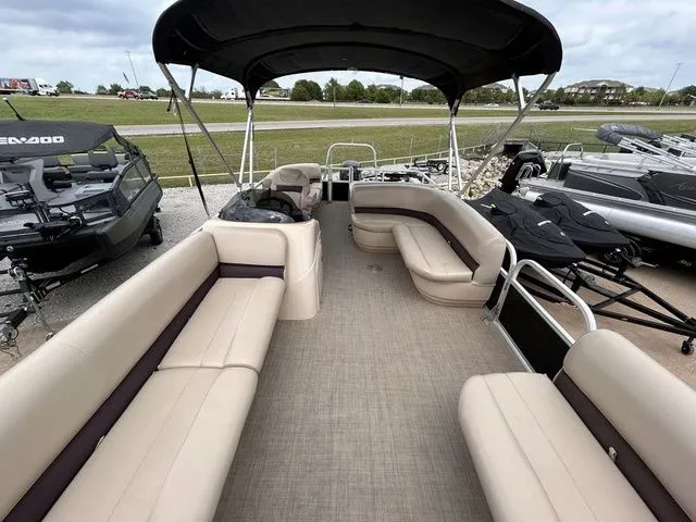 Slide: The Image of Sun Tracker Party Barge 22 DLX 2017 - 13