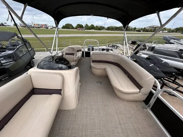 Slide: The Image of Sun Tracker Party Barge 22 DLX 2017 - 14