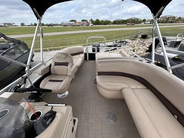 Slide: The Image of Sun Tracker Party Barge 22 DLX 2017 - 15