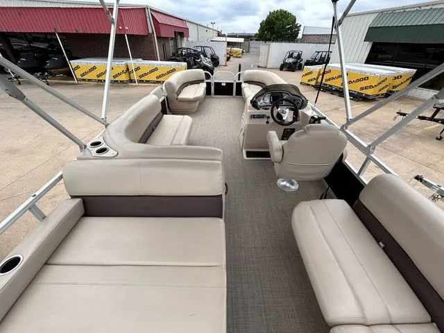 Slide: The Image of Sun Tracker Party Barge 22 DLX 2017 - 17