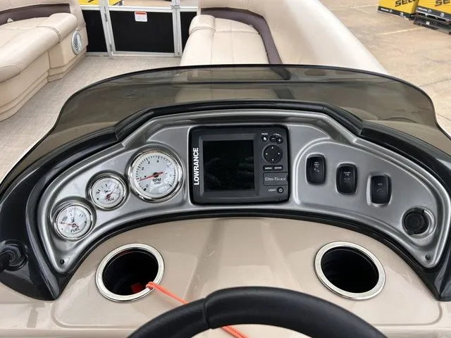 Slide: The Image of Sun Tracker Party Barge 22 DLX 2017 - 21