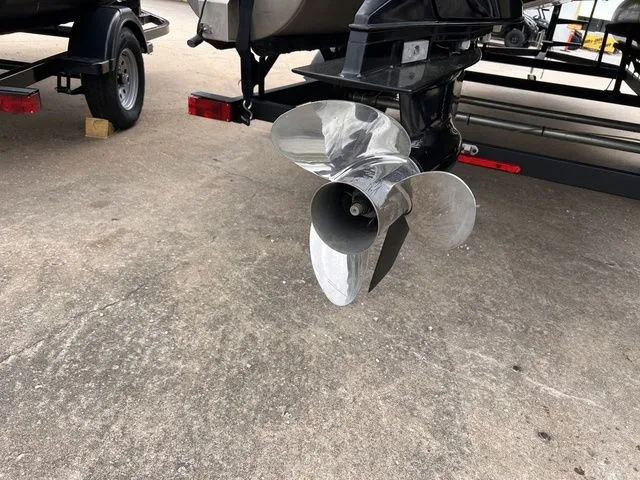 Slide: The Image of Sun Tracker Party Barge 22 DLX 2017 - 7