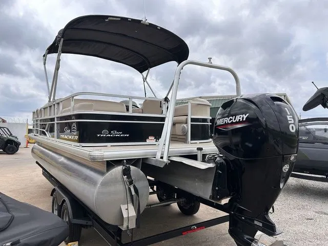 Slide: The Image of Sun Tracker Party Barge 22 DLX 2017 - 9